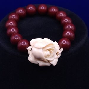 carved rose beaded stretch bracelet
